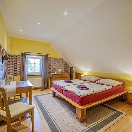 With 4 Bedrooms Ferienhaus Jezow Sudecki