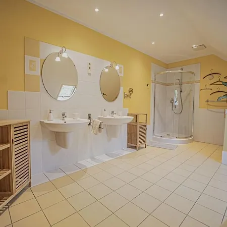 With 4 Bedrooms Ferienhaus Jezow Sudecki
